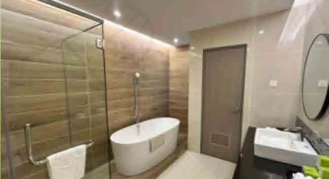 Executive Suite With Private Pool bathroom