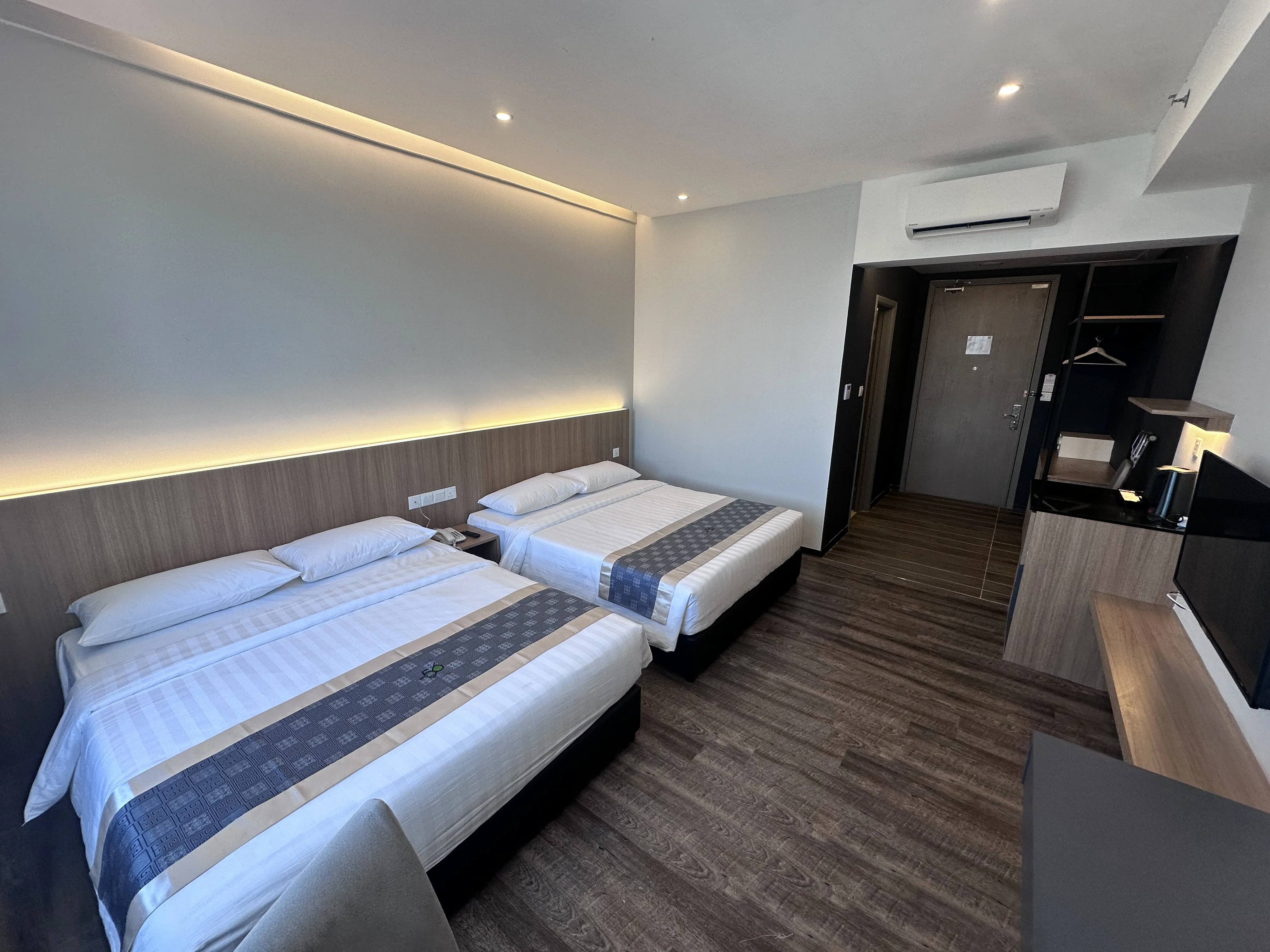 Premier Queen room at 56 Hotel Block B