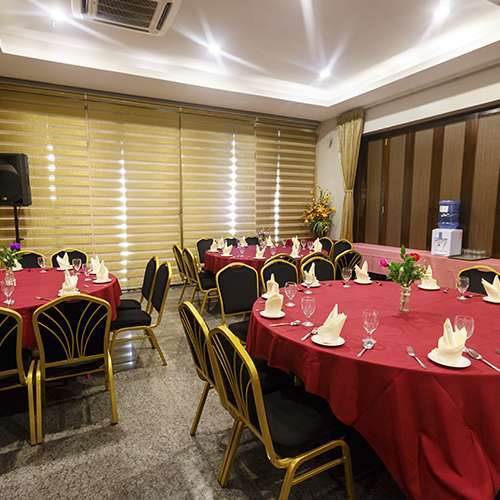 56 hotel function room in Kuching with round table